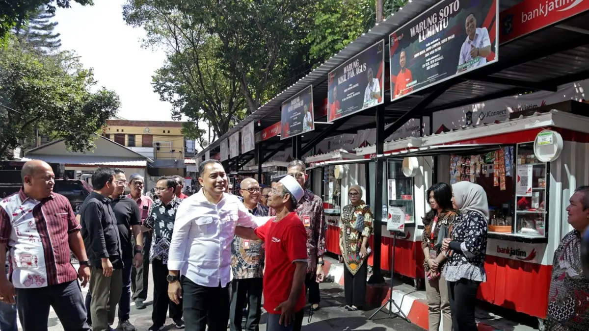BERANTAS PUNGLI: Wali Kota Eri Cahyadi sapa pedagang SWK. Pemkot gelar lomba untuk perbaiki tata kelola dan promosi.