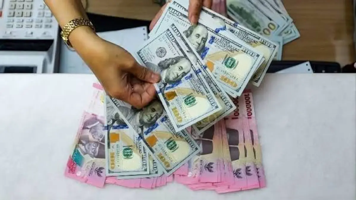 TREN PERLEMAHAN : Rabu (29/7) pagi, rupiah diperdagangkan di kisaran Rp18.079/US$. Volatilitas ini terus menjadi perhatian para pelaku pasar. (FOTO : ISTIMEWA)