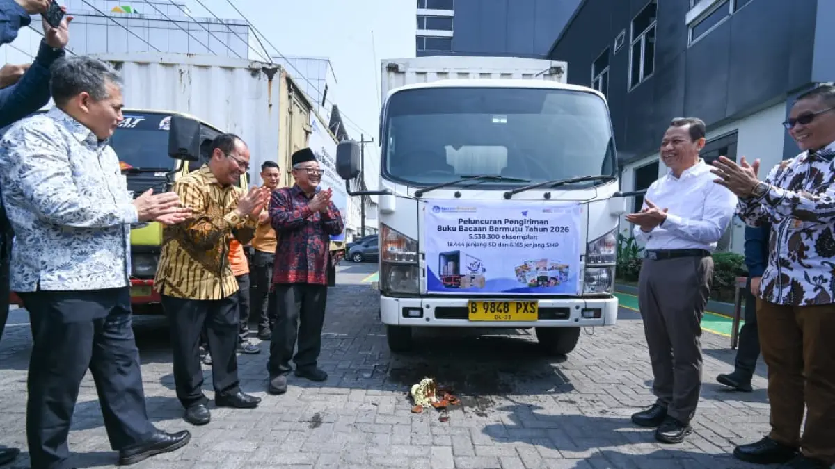 DORONG LITERASI: Mendikdasmen Abdul Mu