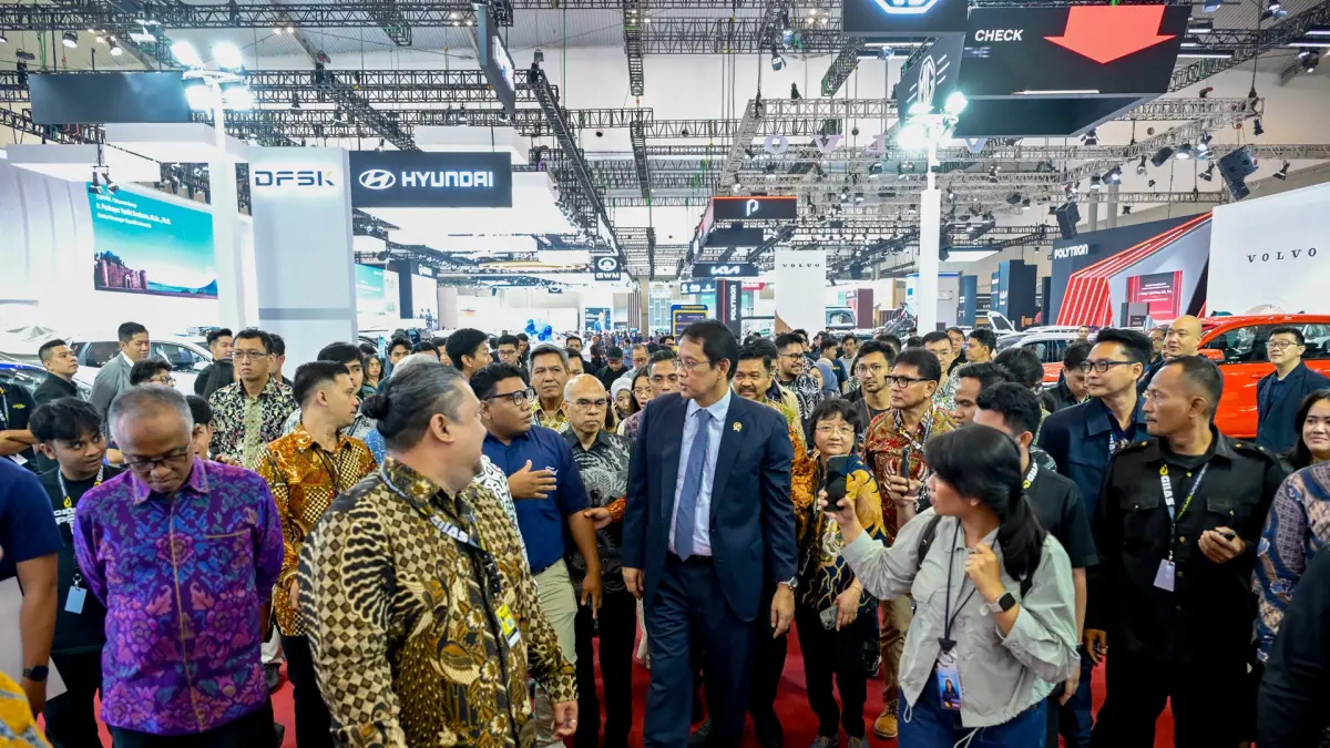 STIMULUS PPnBM: Menkeu Purbaya Yudhi Sadewa saat meninjau pameran otomotif GIIAS di ICE BSD, Selasa (4/8/2026).