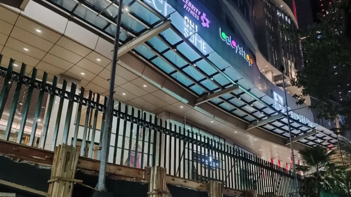 Pakuwon Group memastikan akan menyesuaikan tinggi pagar di Tunjungan Plaza (TP) dan Pakuwon Mall Surabaya sebagai bentuk dukungan terhadap penataan wajah Kota Pahlawan.