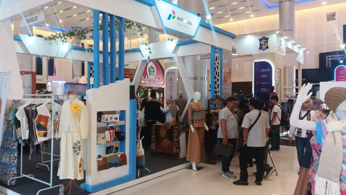 PAMERAN UMKM: Stan Pertamina memamerkan ragam produk UMKM mitra binaan pada ajang Surabaya Great Expo 2026.