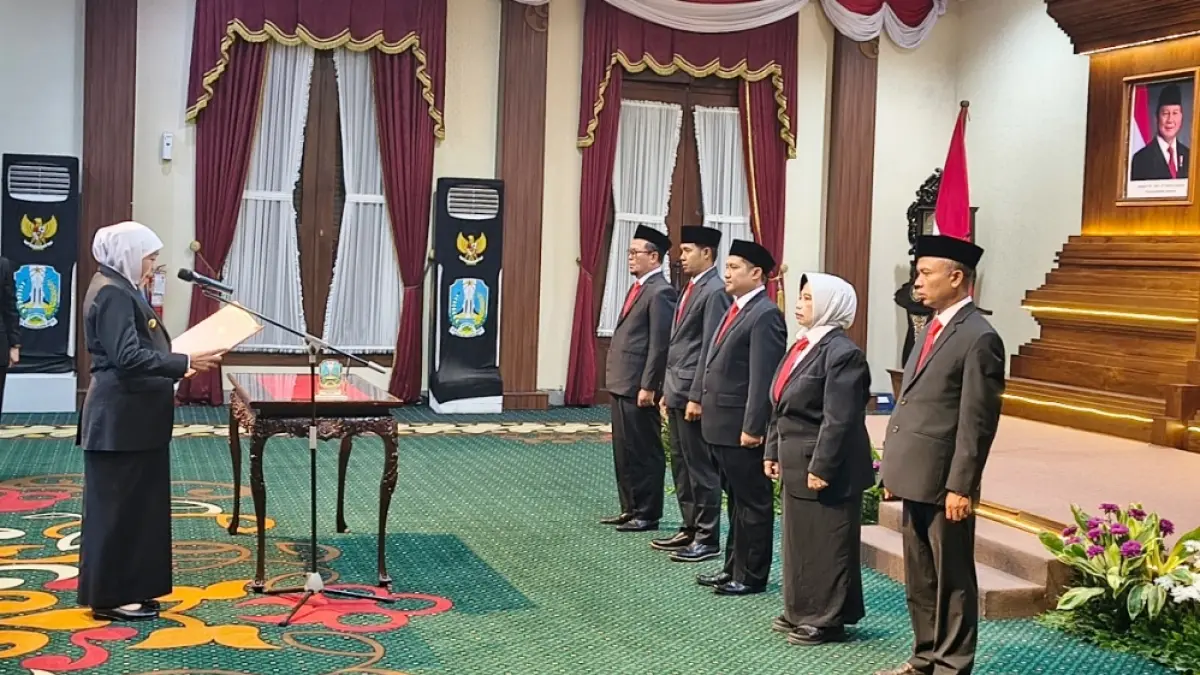 Gubernur Jatim Khofifah Indar Parawansa melantik pimpinan BAZNAS Jatim 2026-2031 di Surabaya, Selasa (11/8/2026).