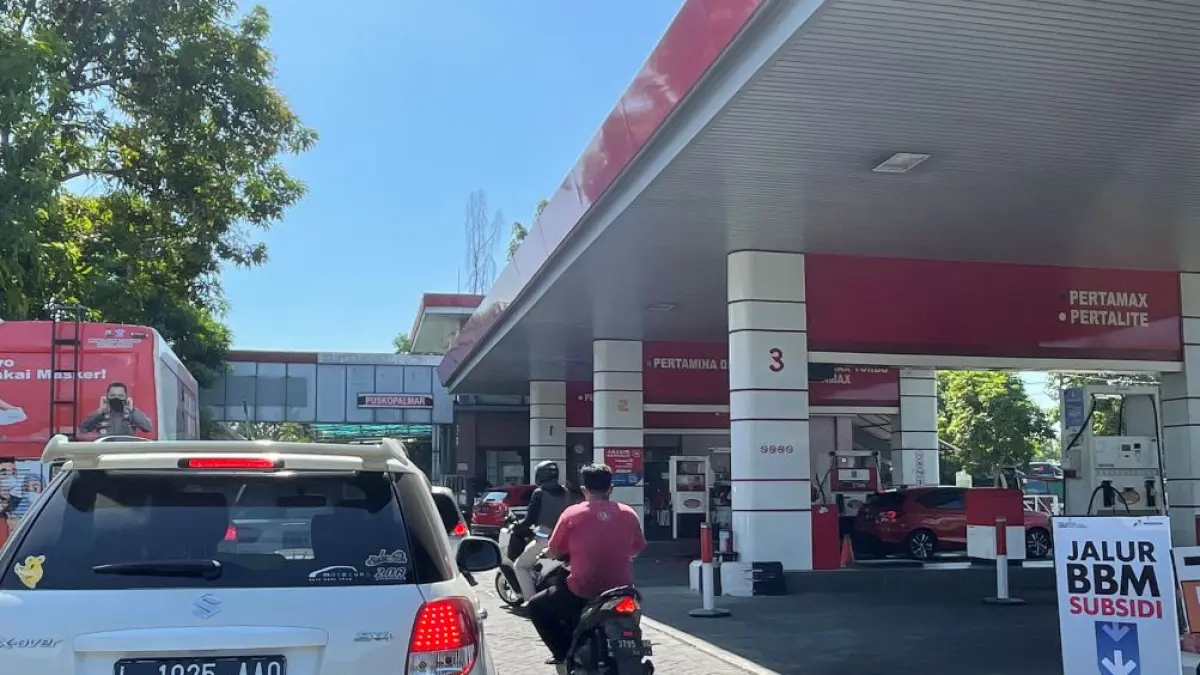 Berbeda dengan kendaraan roda empat, sepeda motor dipastikan tidak akan terkena pembatasan penggunaan Pertalite.