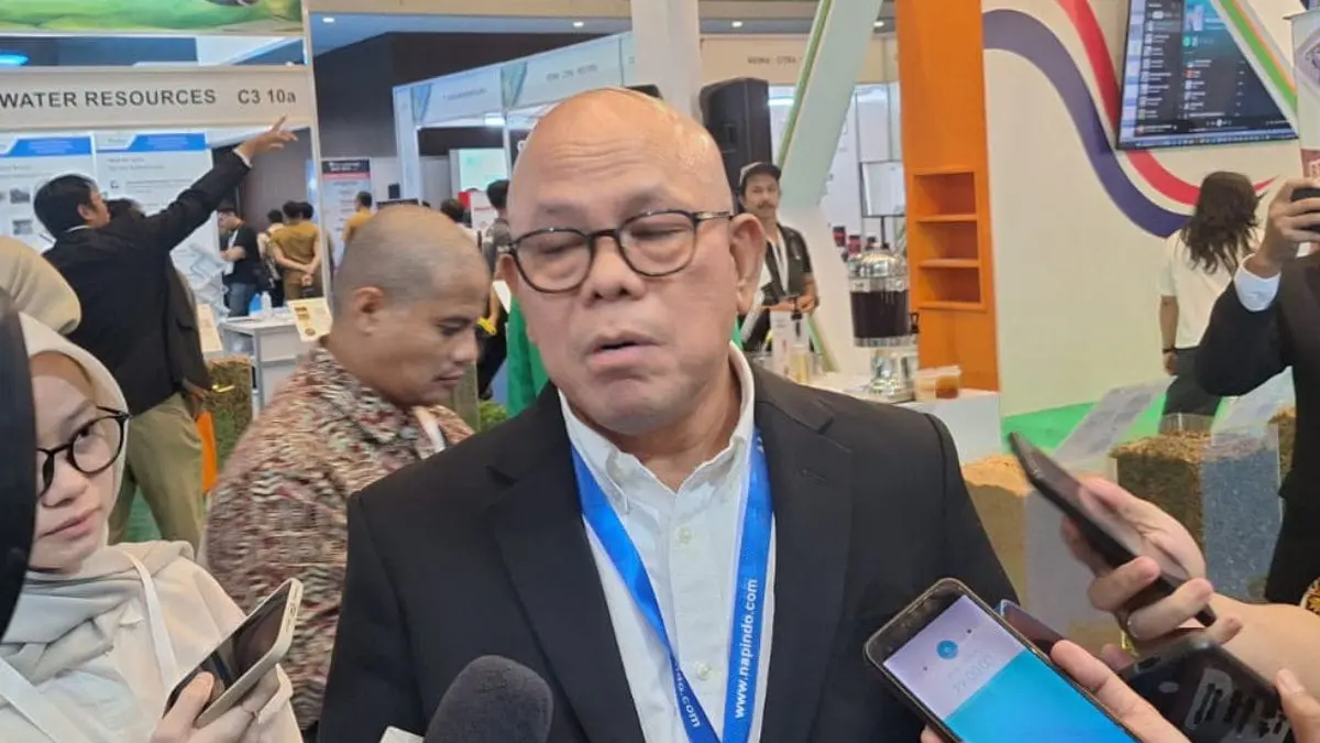 CEO Asiana Technologies Poltak Sitinjak memaparkan teknologi RDF pengubah sampah jadi bahan bakar alternatif dan Smart Container berbasis AI di Jakarta, Selasa (11/8/2026).