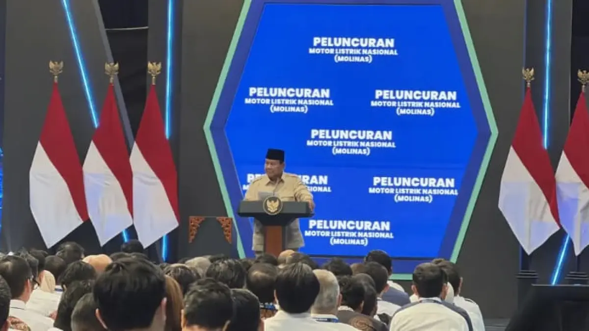 Presiden Prabowo resmi meluncurkan MOLINAS (Ekosistem Motor Listrik Nasional) di Cikarang. Langkah strategis ini dorong hilirisasi, kurangi impor BBM, dan serap tenaga kerja.