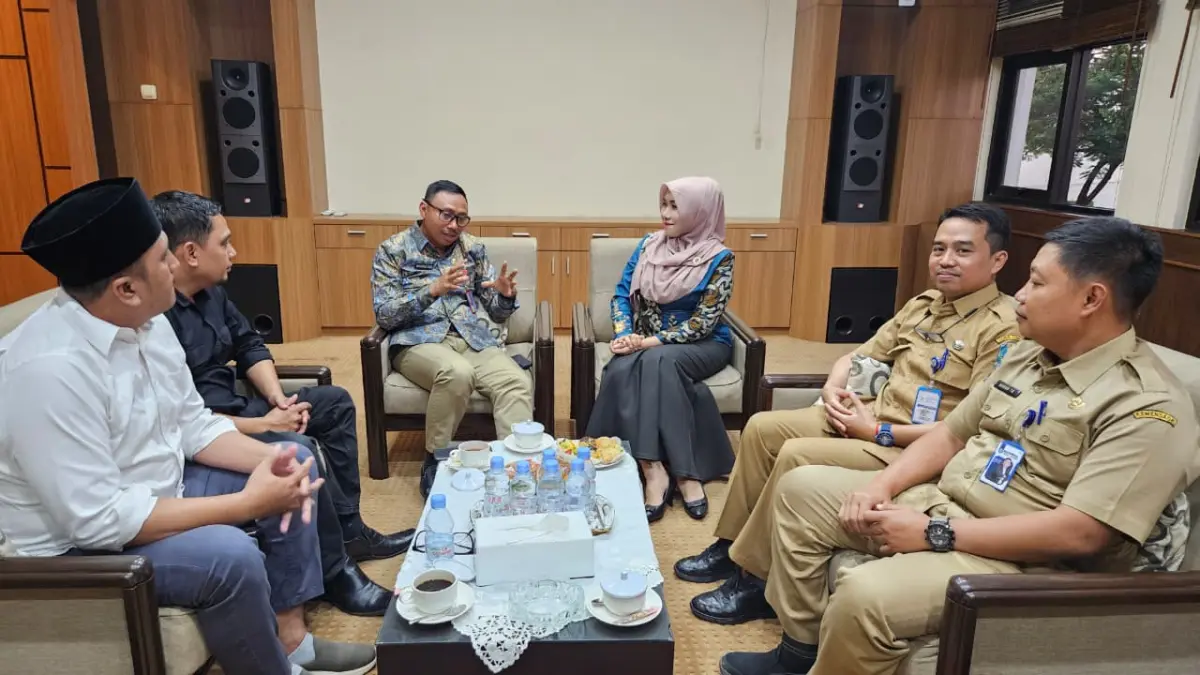 Anggota DPD RI Lia Istifhama dalam kunjungan ke Bappeda Jatim, Jumat (7/8/2026). Pertemuan membahas sinkronisasi perencanaan pembangunan, integrasi data, dan infrastruktur.