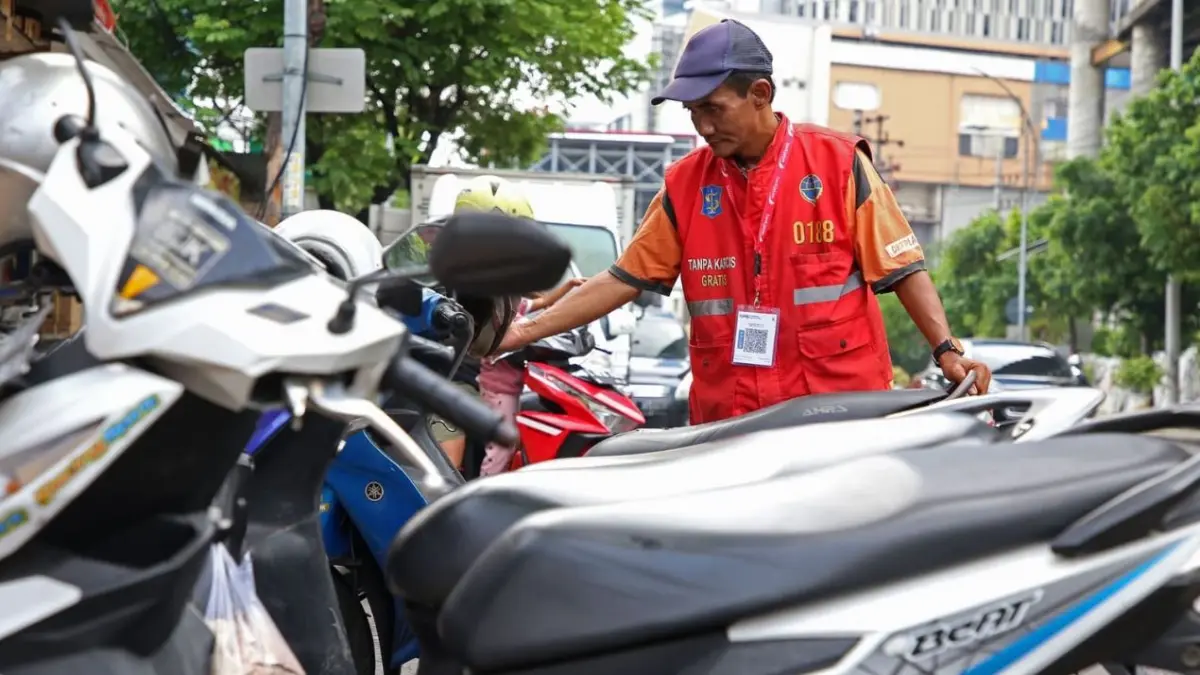Pemerintah Kota (Pemkot) Surabaya bersama Bank Indonesia (BI) menghadirkan promo tarif parkir hanya Rp810 selama dua hari, yakni 15-16 Agustus 2026.