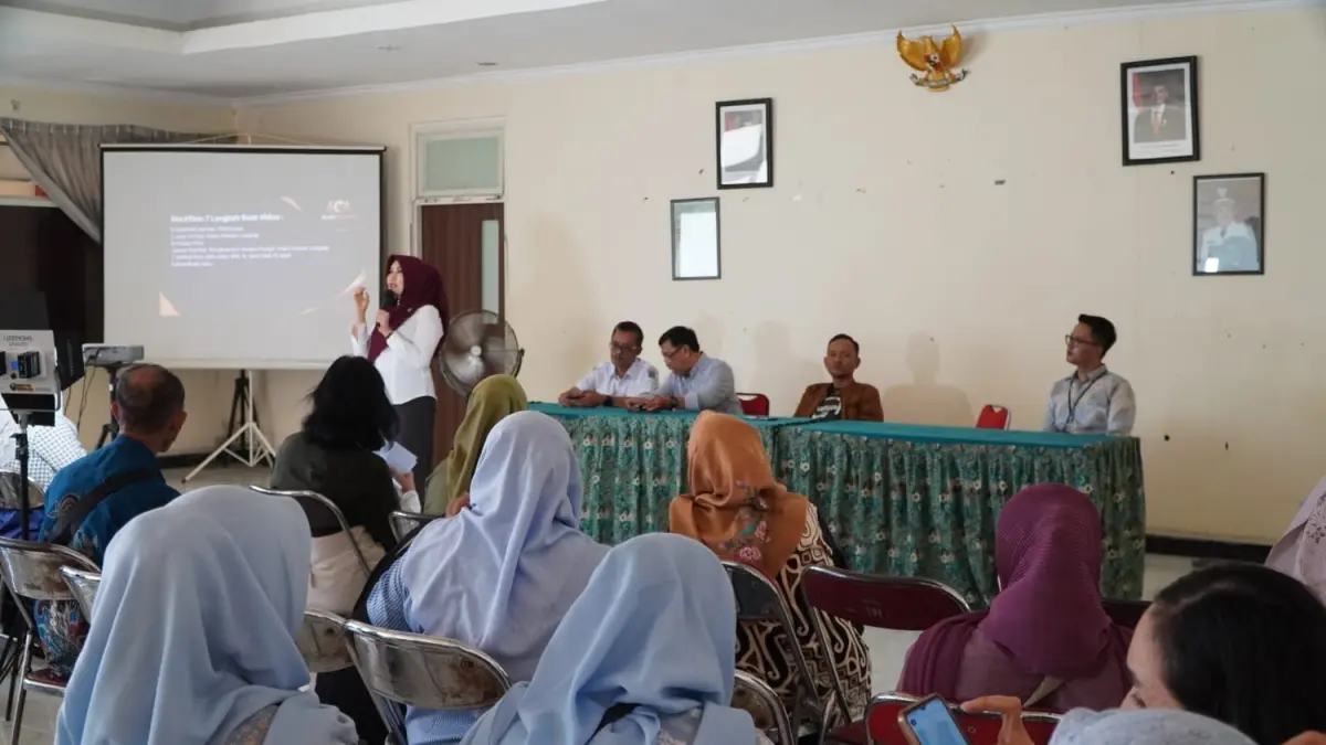 UMKM BERDAYA: Anggota DPD RI Jatim Dr. Lia Istifhama dorong pelaku UMKM Surabaya melek pemasaran digital dan AI, sekaligus memberikan dukungan penuh bagi kemandirian pengusaha disabilitas lokal.