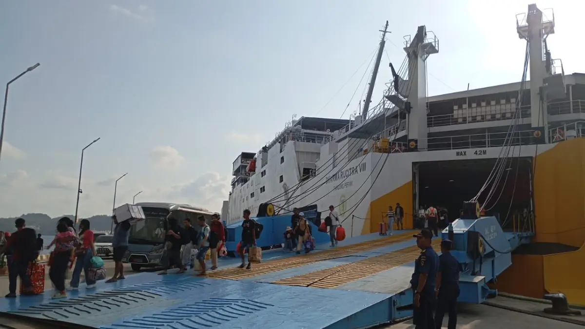 DIPASTIKAN TETAP LANCAR : PT Pelabuhan Indonesia (Persero) bergerak cepat memastikan aktivitas logistik dan konektivitas laut di Nusa Tenggara Timur (NTT) tetap terjaga pascagempa bumi yang terjadi pada Sabtu (15/8). (IST/ RADAR SURABAYA BISNIS)