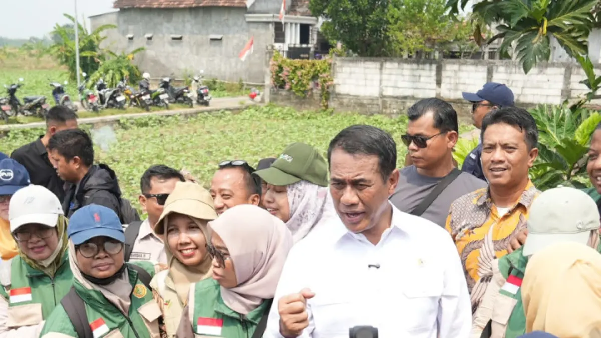 BERSAMA PETANI: Mentan Amran Sulaiman akan menyederhanakan aturan bantuan alsintan.