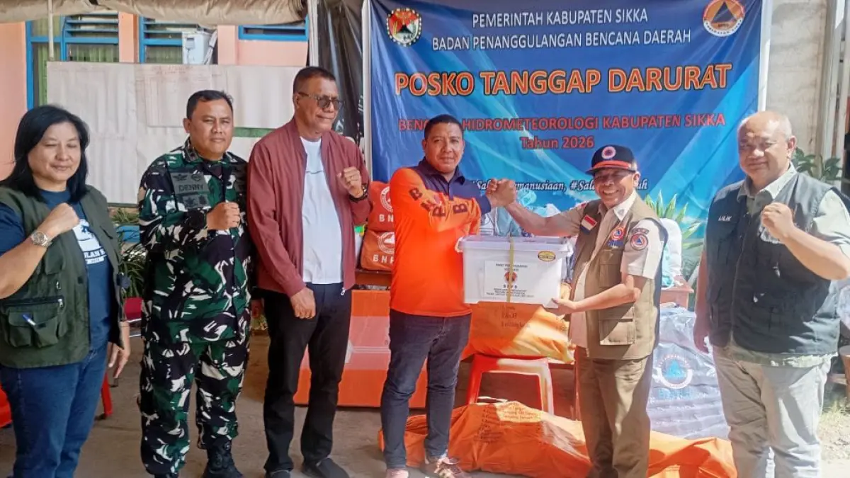 BNPB mendistribusikan bantuan logistik bagi korban gempa M7,7 NTT melalui jalur laut menuju Pulau Palue, Sikka, Minggu (16/8/2026).