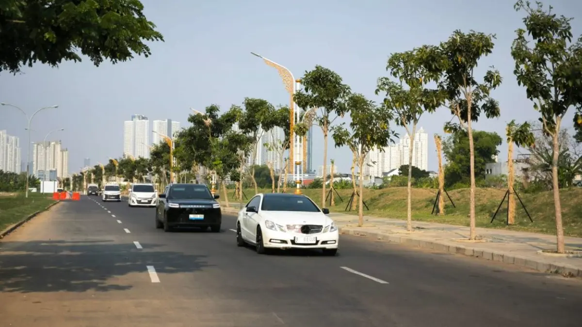 CBD CitraLand saat ini telah dilengkapi berbagai fasilitas, seperti Universitas Ciputra, supermarket Hokky, apartemen, dan kawasan ruko.
