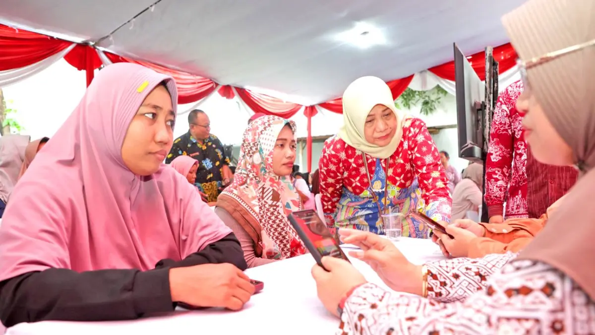 Pemerintah sebelumnya mengalokasikan Rp18,04 triliun untuk bantuan pangan, Rp6,26 triliun untuk program magang dan vokasi, serta Rp2,04 triliun untuk stimulus dan insentif.