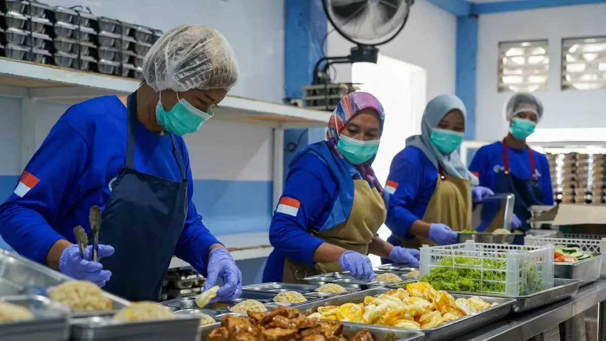 PERKETAT STANDAR: 1.300 dapur Makan Bergizi Gratis (MBG) buntut kasus keracunan di Berastagi. 