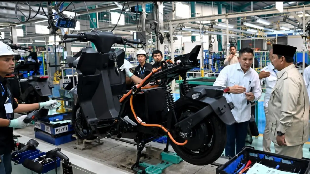 Presiden Prabowo mengumumkan pemerintah akan memberikan insentif kepada perusahaan nasional yang mampu membangun kapasitas produksi hingga 1 juta unit motor listrik di dalam negeri.