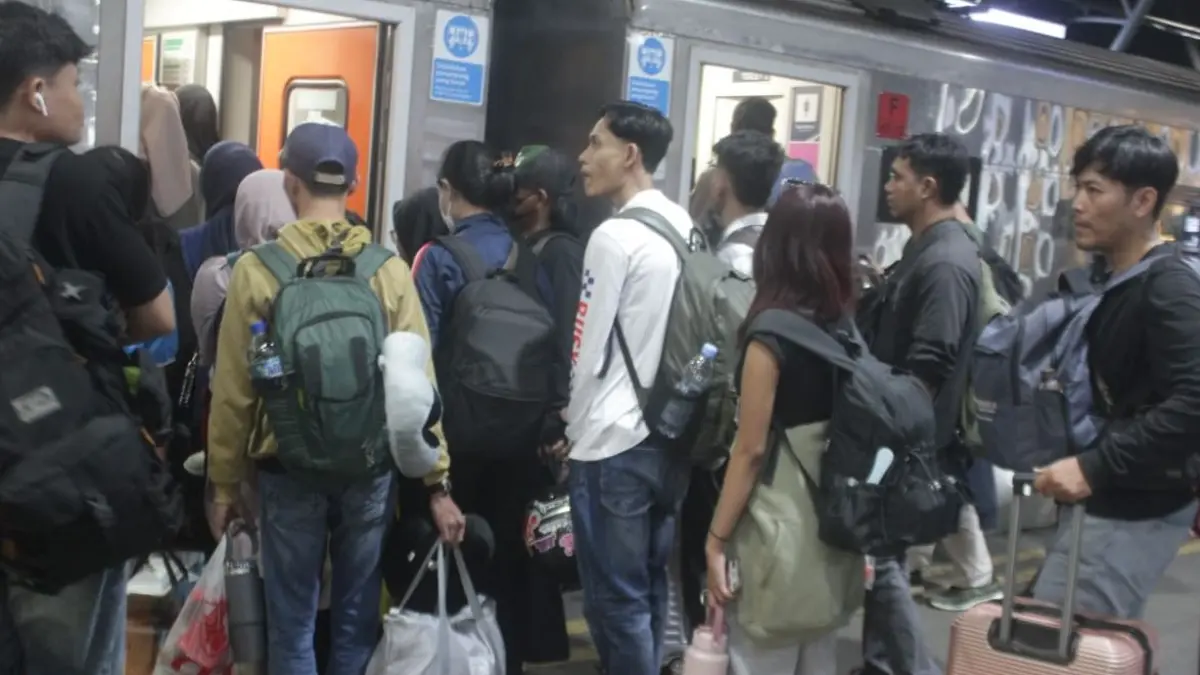 PT KAI Daop 8 Surabaya memproyeksikan sebanyak 162.359 penumpang akan menggunakan layanan kereta api selama periode 21–25 Agustus 2026.