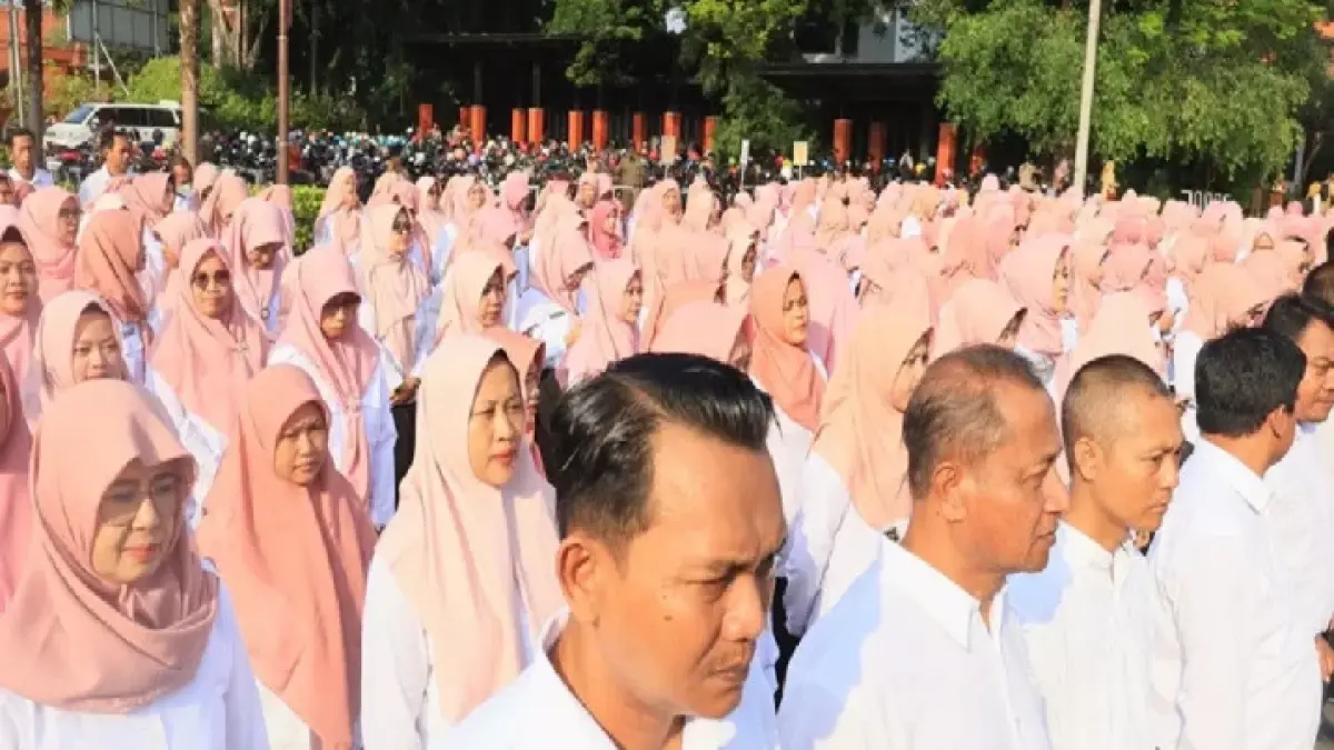 Pembayaran tunjangan profesi guru (TPG) di Jawa Timur hingga kini belum terealisasi. Termasuk tunjangan hari raya (THR) dan gaji ketiga belas tahun 2025.