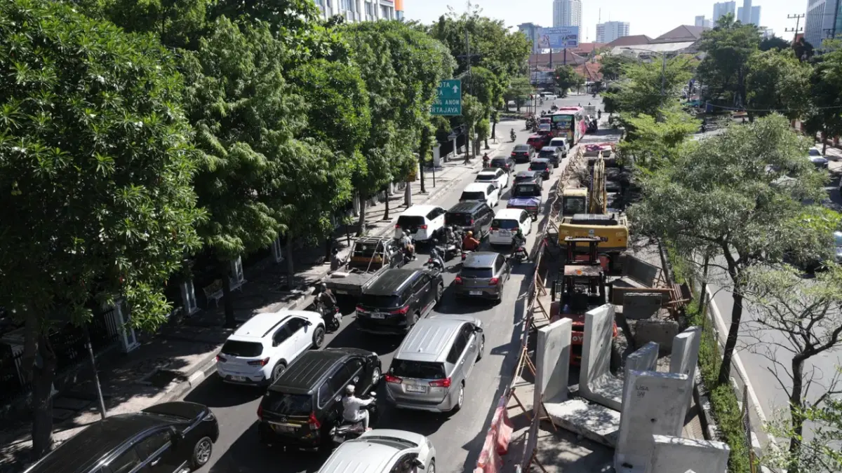 Proyek saluran air di Jl. Dr. Moestopo Surabaya dikebut untuk cegah genangan saat musim hujan.