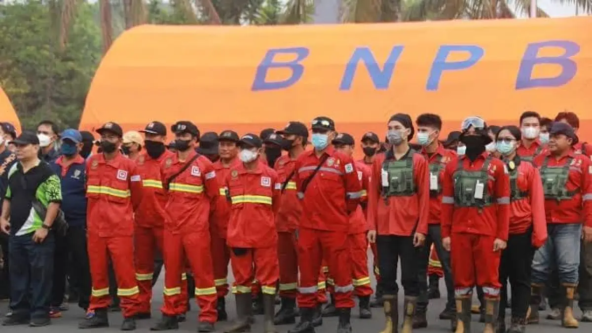 BNPB mengimbau warga segera melapor ke nomor darurat 117 jika menemukan titik api agar cepat ditangani.