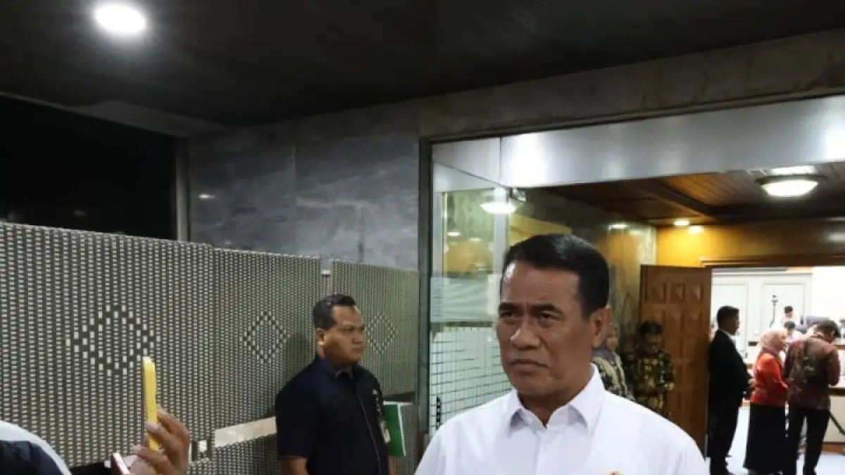 Mentan Andi Amran Sulaiman saat diwawancarai usai Rapat Kerja dengan Komisi IV DPR RI, Selasa.