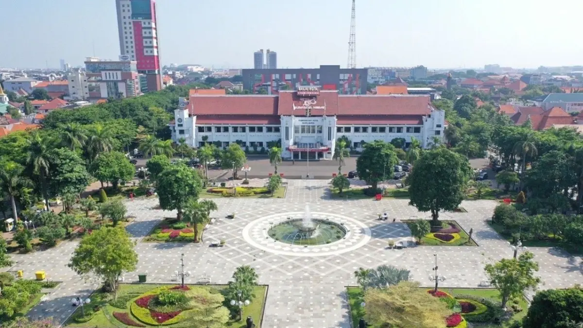 Gedung Balai Kota Surabaya. Pemkot kini merampungkan RDTR 2026 demi kepastian lahan milik warga.