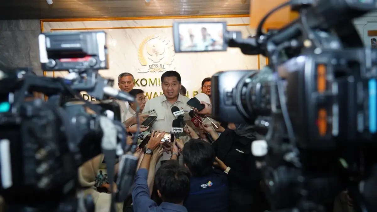 Menteri PKP Maruarar Sirait memberikan keterangan pers usai Rapat Kerja dengan Komisi V DPR RI.