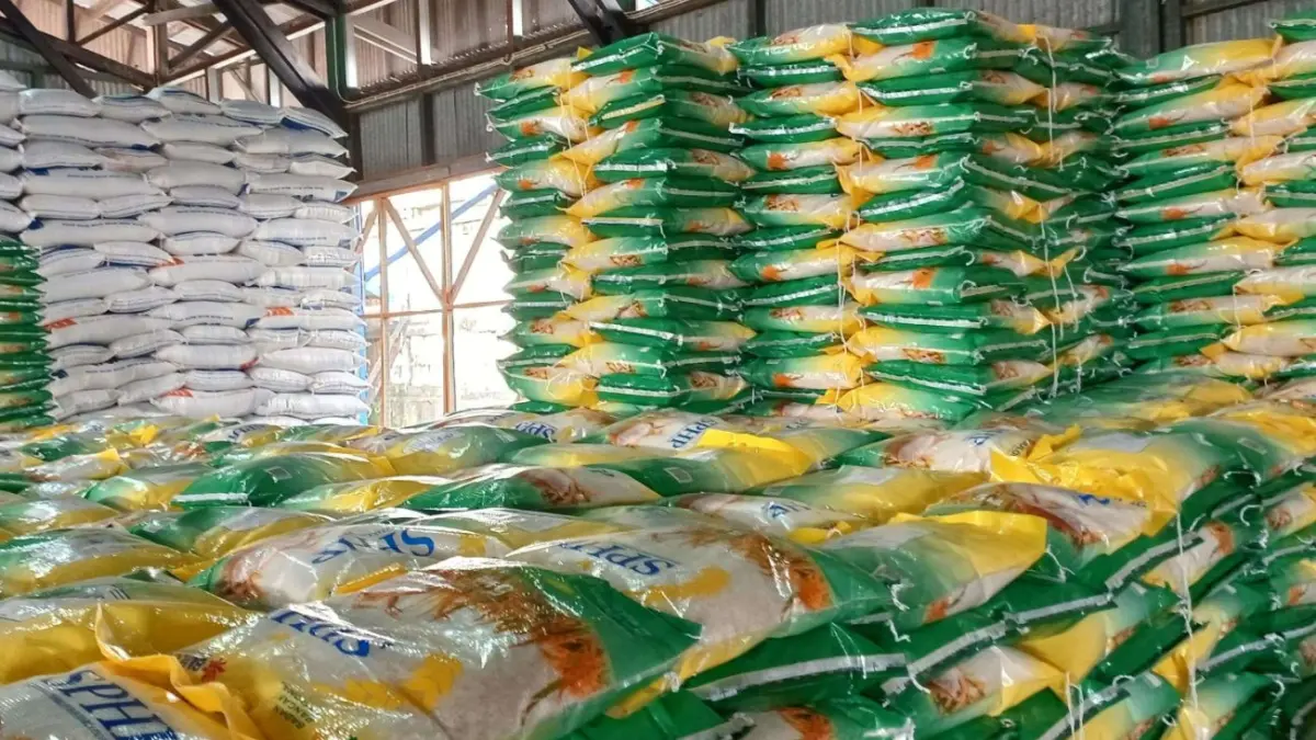 Untuk meredam potensi kenaikan harga, pemerintah memutuskan menambah pasokan beras SPHP medium sebesar 1 juta ton.