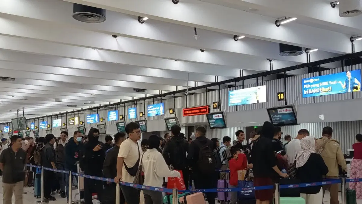 ILUSTRASI: Suasana Bandara Internasional Soekarno-Hatta yang kembali beroperasi pada Selasa (8/9/2026) usai penutupan sementara akibat sebaran abu vulkanik Gunung Anak Krakatau