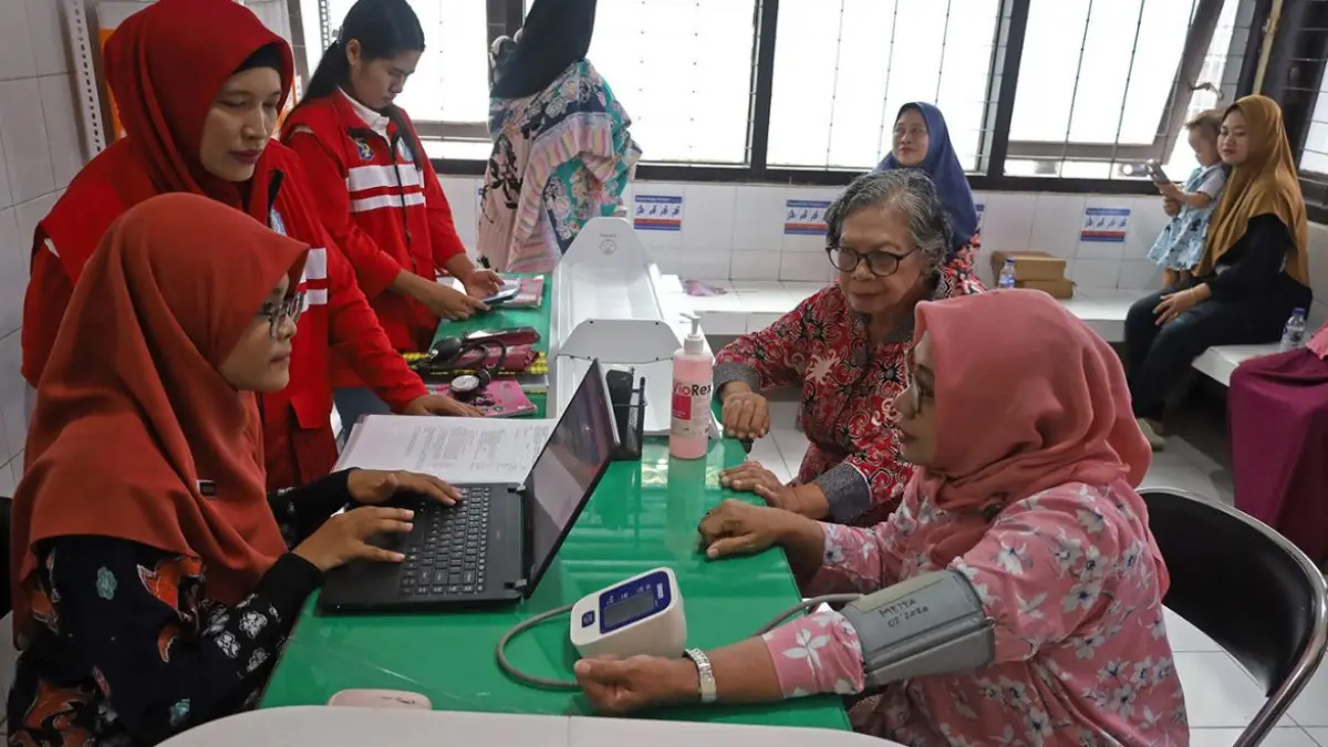 Dinkes Surabaya mengimbau masyarakat untuk menjaga kesehatan karena perubahan cuaca yang terjadi akhir-akhir ini.