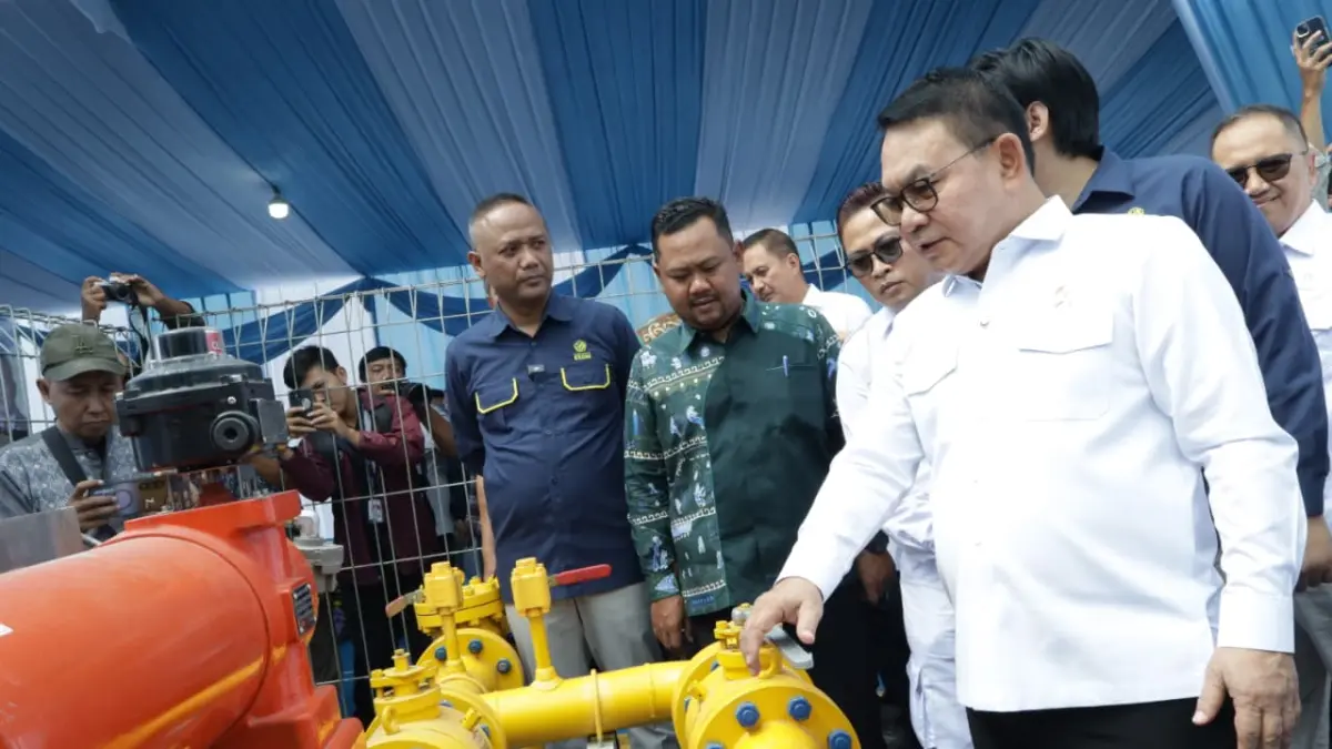 KSP Dudung Abdurachman didampingi Bupati Gresik mengecek kesiapan Jargas di Menganti, Jumat (18/9).