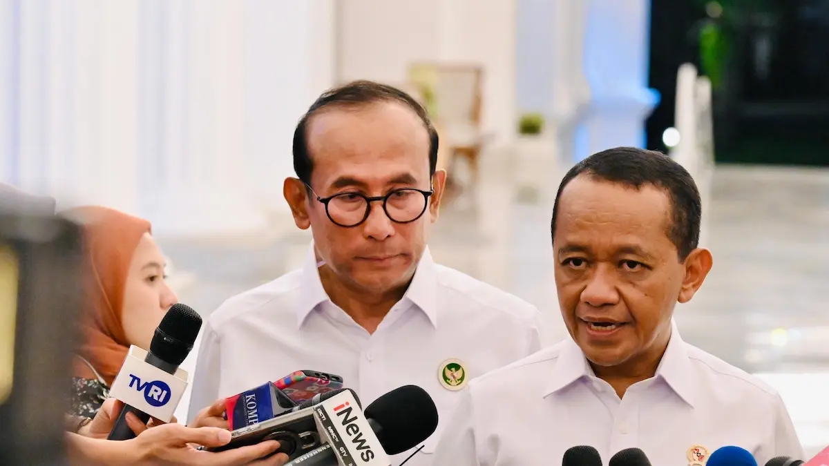 Menteri ESDM Bahlil Lahadalia memberi keterangan pers usai sidang DEN di Istana Merdeka (17/9).