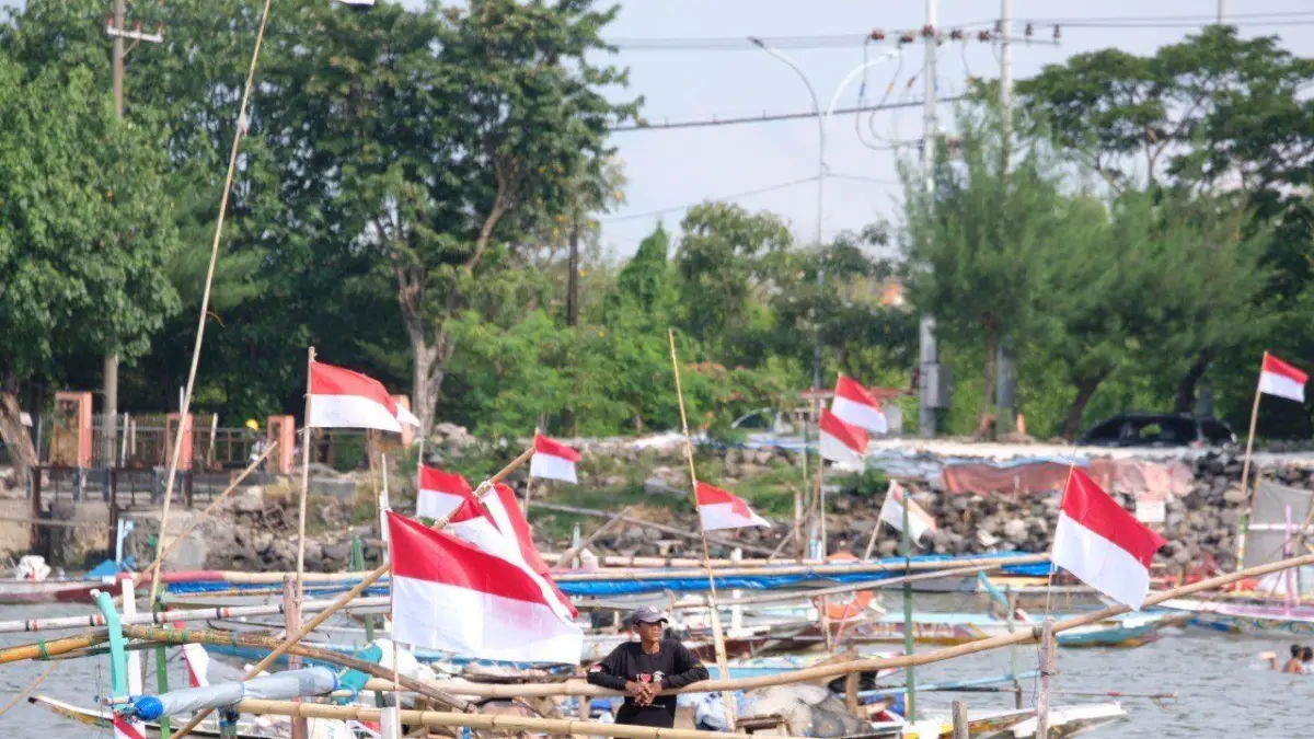 Perahu nelayan di pesisir Surabaya. Pemkot siaga hadapi ancaman banjir rob 20-30 September 2026.