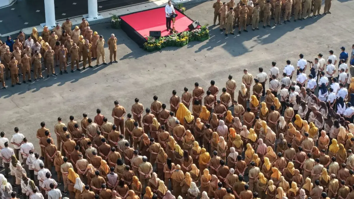 DISIPLIN: Para ASN mengikuti arahan Wali Kota Eri Cahyadi di Balai Kota Surabaya.