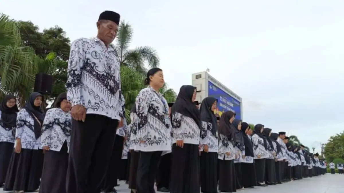Kemendikdasmen siap membuka 139 ribu formasi CPNS Guru. Fresh graduate bisa mendaftar tanpa sertifikat PPG. Cek syarat lengkap dan nasib guru non-ASN selengkapnya di sini.