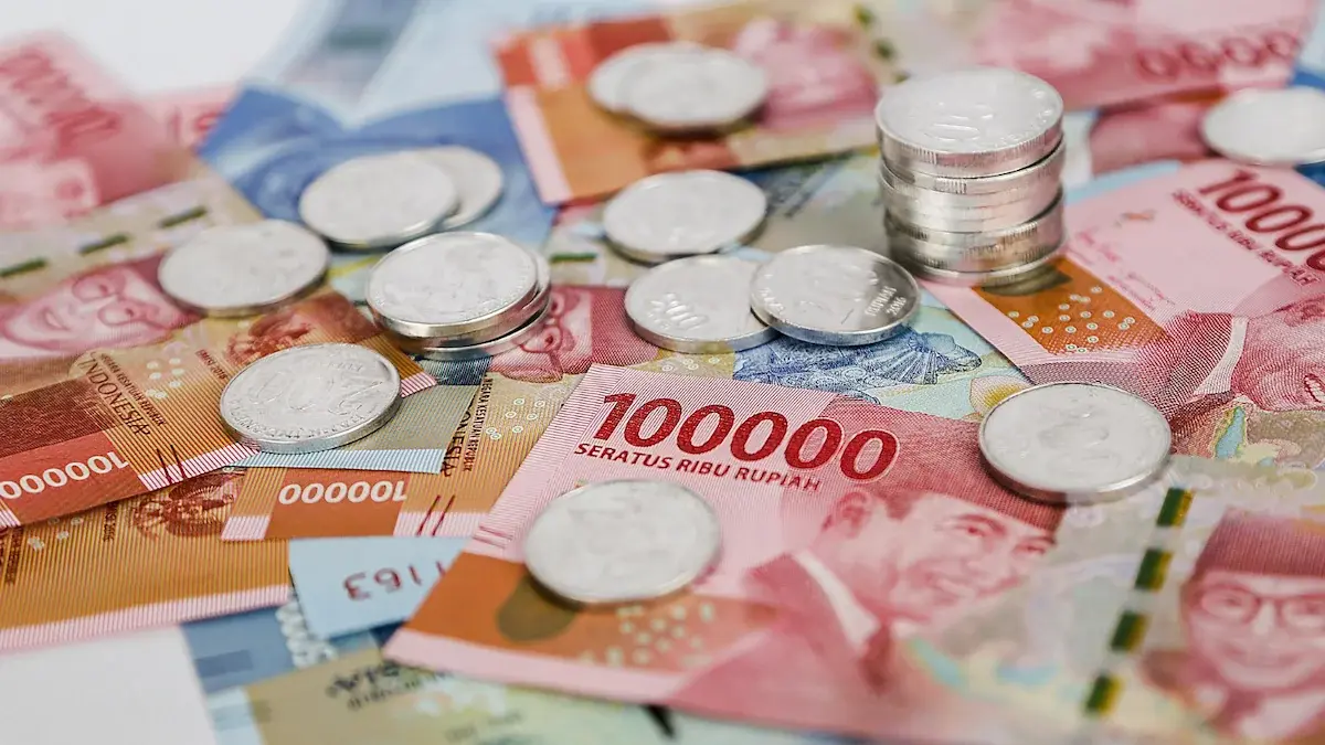 ILUSTRASI: BI mencatat nilai tukar rupiah melemah 7,74% sepanjang 2026 imbas penguatan dolar.