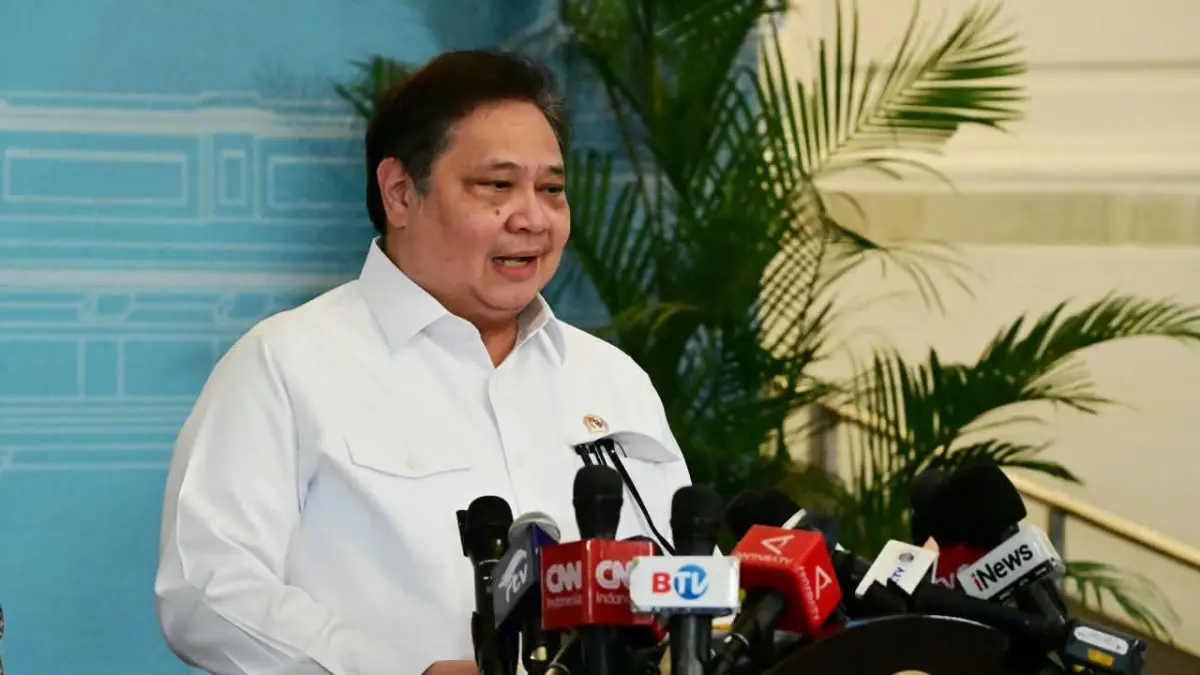 Menko Perekonomian Airlangga Hartarto beri keterangan pers terkait insentif pekerja 2027 di Istana.