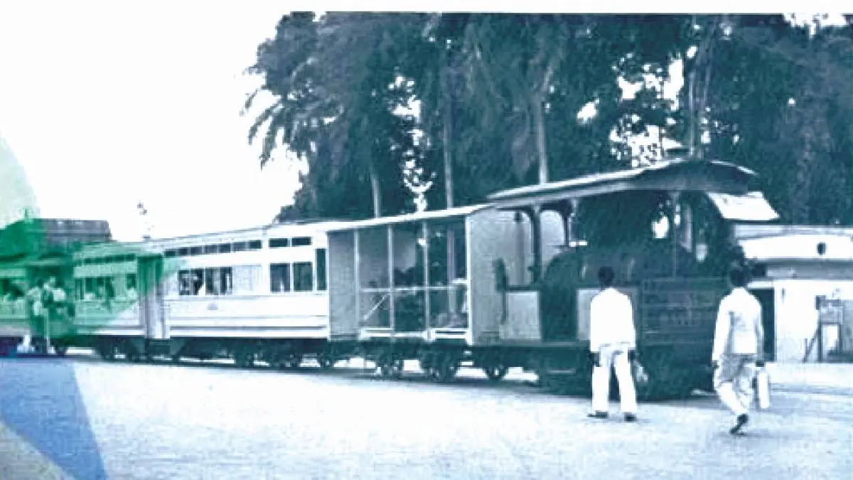 SIN TIT PO
JADUL: Kereta api yang beroperasi di Surabaya pada era 1930-an.