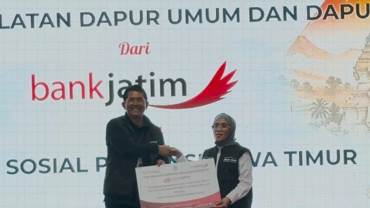Hari Jadi ke-81 Jatim, Bank Jatim Serahkan Sarana Dapur Umum dan Air Kepada Dinsos Jatim