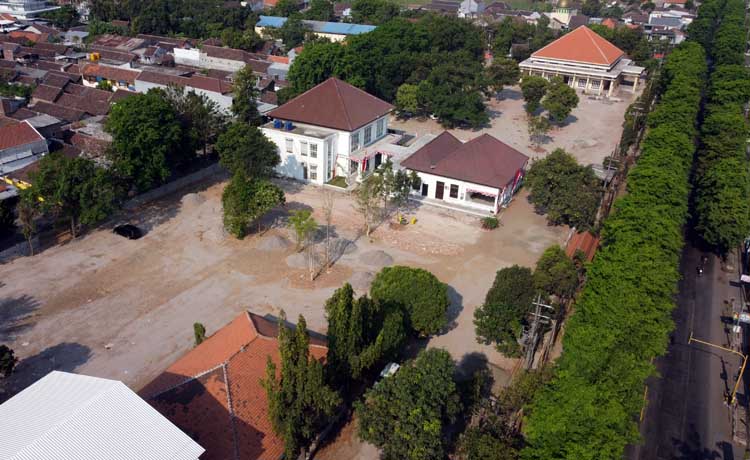 TERUS DIKEMBANGKAN: Eks RSUD Bangil yang kini jadi pusat perkantoran baru di Bangil. (Fahreza Nuraga/ Radar Pasuruan)