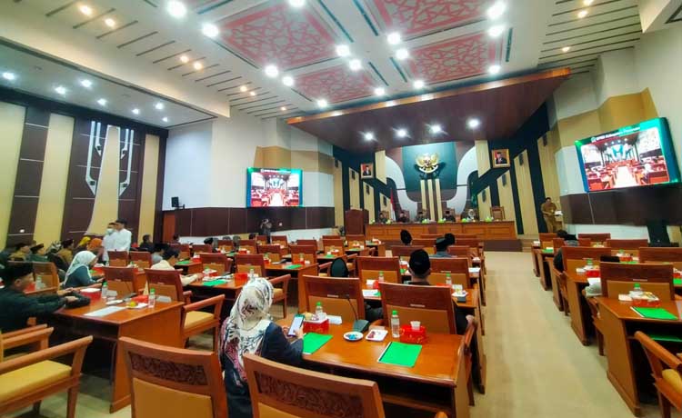 BAKAL DIHUNI ANGGOTA BARU: Suasana paripurna DPRD Kabupaten Pasuruan tahun lalu. (Dok. Radar Bromo)