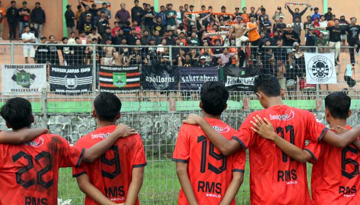 DUKUNGAN PENUH: Para penggawa Persekabpas bakal bermain di hadapan pendukungnya sendiri di babak 80 besar Liga 3 mendatang. (Mokhamad Zubaidillah/ Radar Bromo)