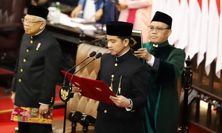 Wakil Presiden Gibran Rakabuming Raka mengucapkan sumpah jabatan dalam sidang paripurna MPR masa bakti 2024-2029 (Dery Ridwansah/ JawaPos.com)