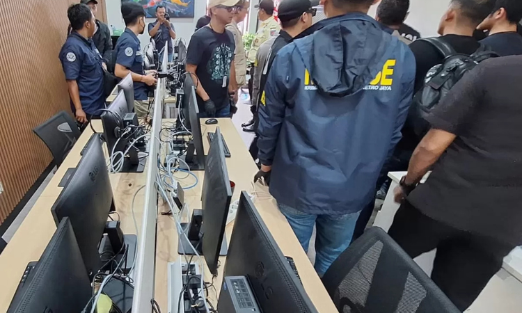 Kantor satelit judi online di Bekasi yang melibatkan pegawai Kementerian Komdigi. (Sabik Aji Taufan/JawaPos.com)