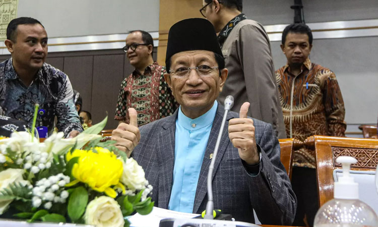 Menteri Agama Nasaruddin Umar (tengah) saat mengikuti rapat kerja dengan Komisi VIII DPR di Kompleks Parlemen, Senayan, Jakarta, Rabu (30/10/2024)