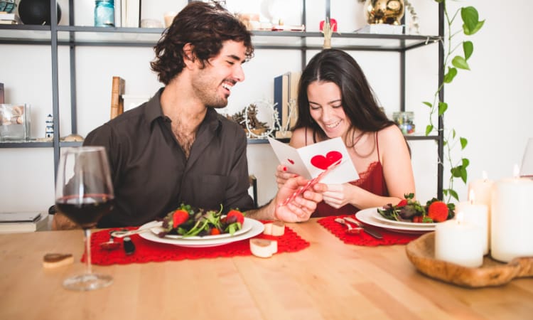 Ilustrasi Firs Date.