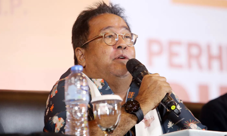 Calon wakil gubernur DKI Jakarta nomor urut 3 Rano Karno menyampaikan keterangan pers terkait hasil hitung cepat Pemilihan Kepala Daerah di Jakarta, Rabu (27/11/2024). (Dery Ridwansah/ JawaPos.com)