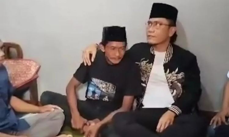 Momen Gus Miftah meminta maaf pada penjual es teh Sunhaji.