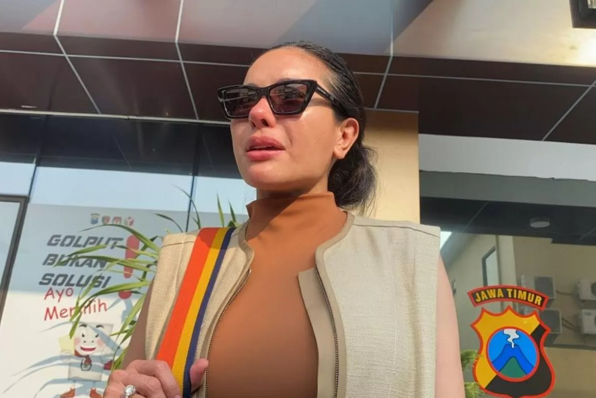 Artis Nikita Mirzani.
