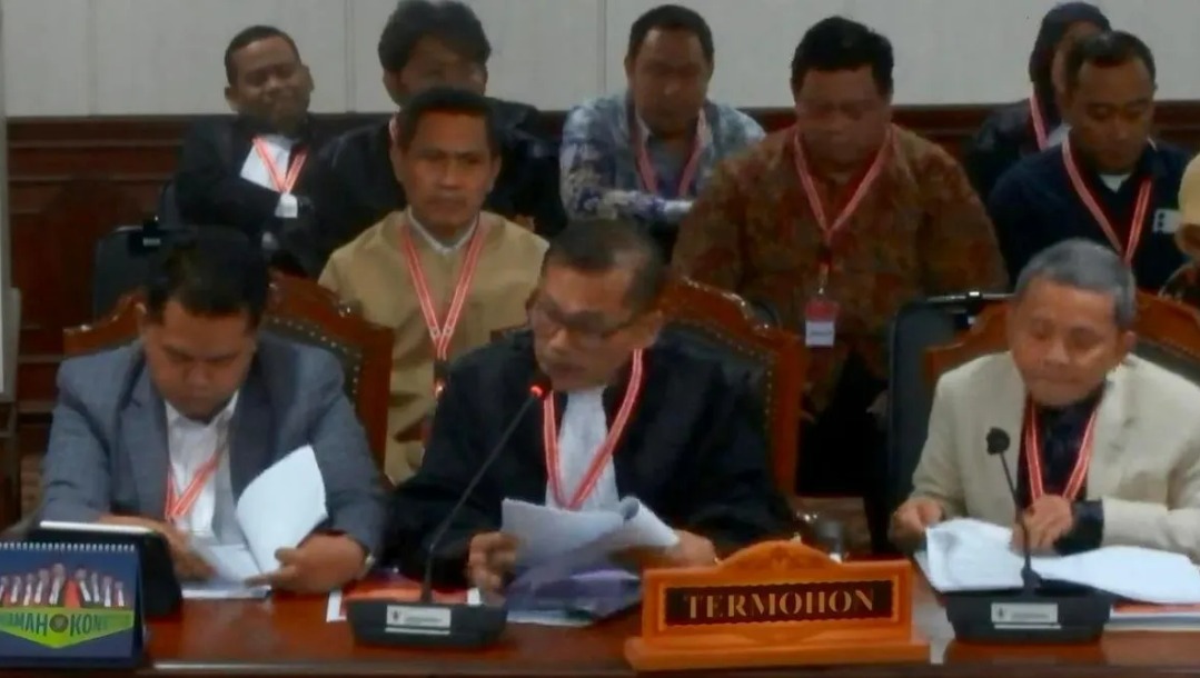 Tangkapan layar - Pihak KPU Provinsi Jawa Timur saat sidang lanjutan sengketa pilkada perkara Nomor 265/PHPU.GUB-XXIII/2025 di Mahkamah Konstitusi, Jakarta, Jumat (17/1/2025).